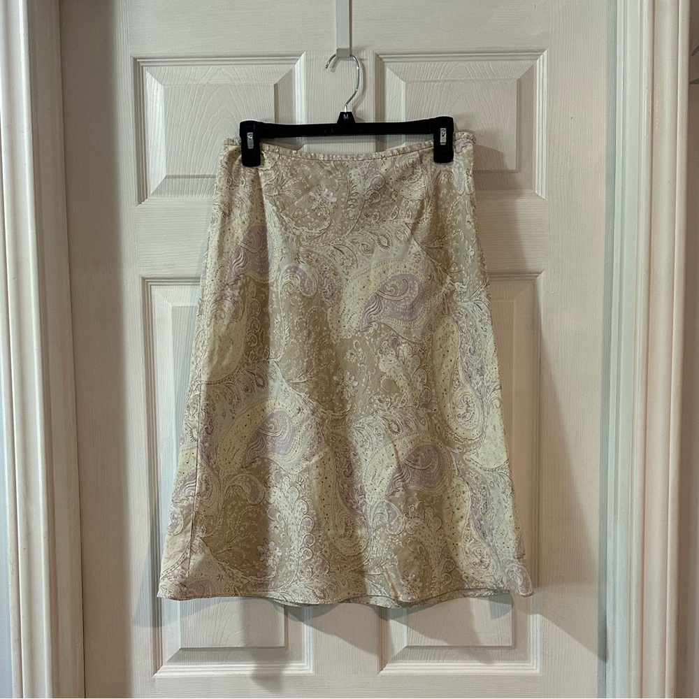 Women’s skirt. 26” long. NINE & Company Size 10 EUC Pastel Neutral color…